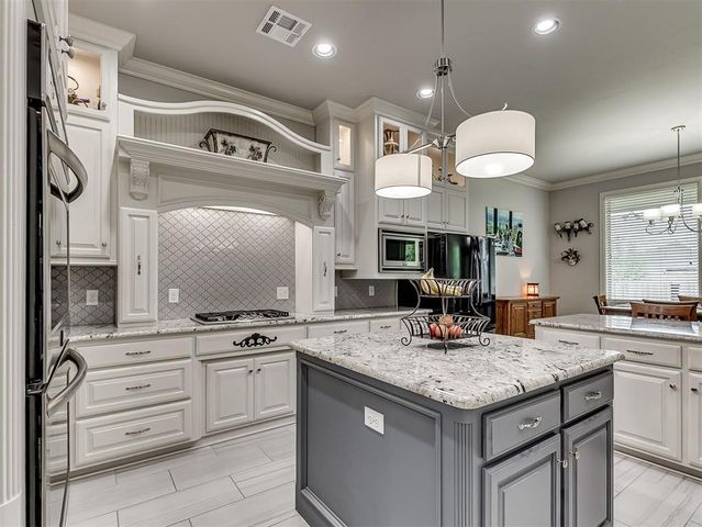4701 Valley Park, Edmond, OK 73025