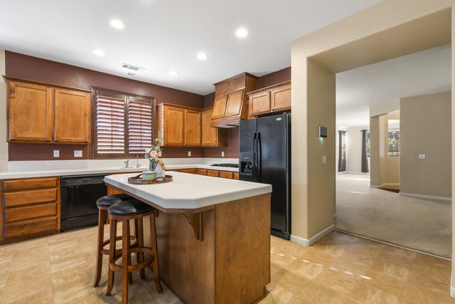 2106 Albarino Court, Tulare, CA 93274