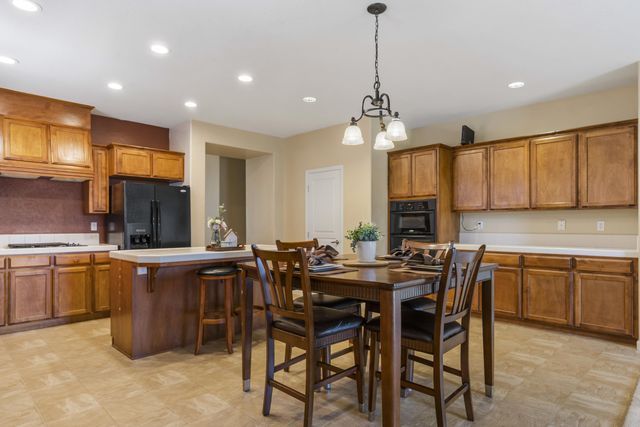 2106 Albarino Court, Tulare, CA 93274