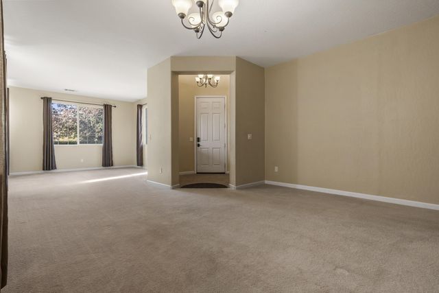 2106 Albarino Court, Tulare, CA 93274