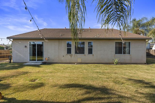 2106 Albarino Court, Tulare, CA 93274