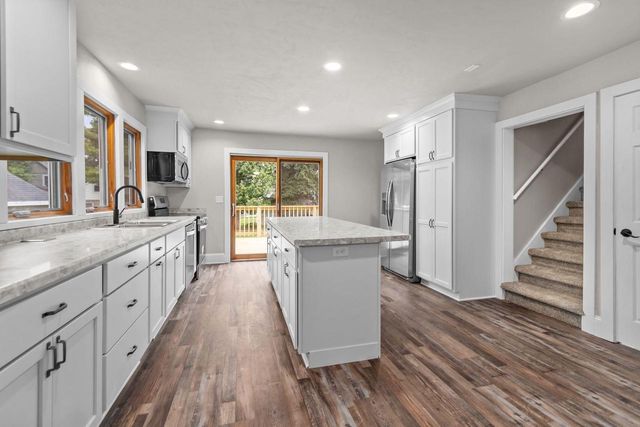 755 OAK STREET, Oshkosh, WI 54901