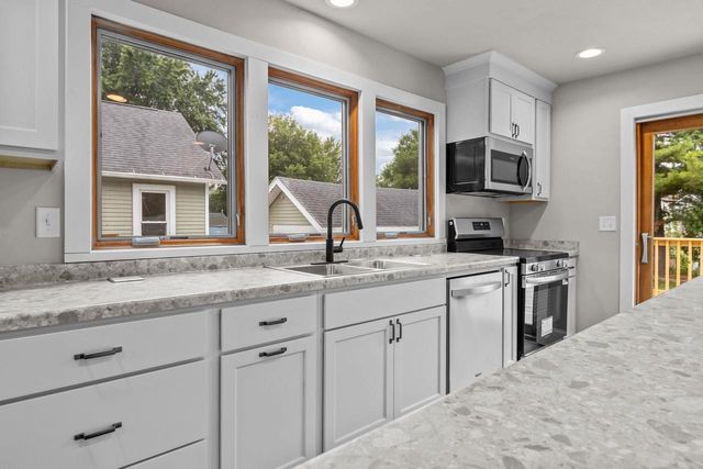755 OAK STREET, Oshkosh, WI 54901