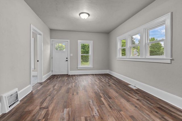 755 OAK STREET, Oshkosh, WI 54901