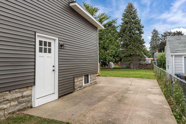 755 OAK STREET, Oshkosh, WI 54901