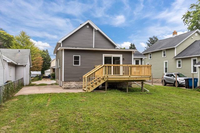 755 OAK STREET, Oshkosh, WI 54901