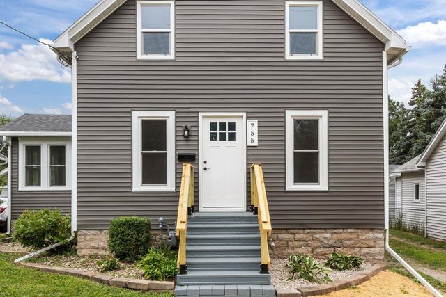 755 OAK STREET, Oshkosh, WI 54901