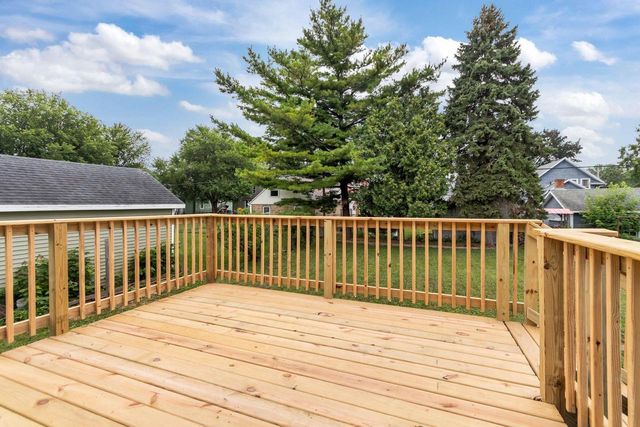 755 OAK STREET, Oshkosh, WI 54901