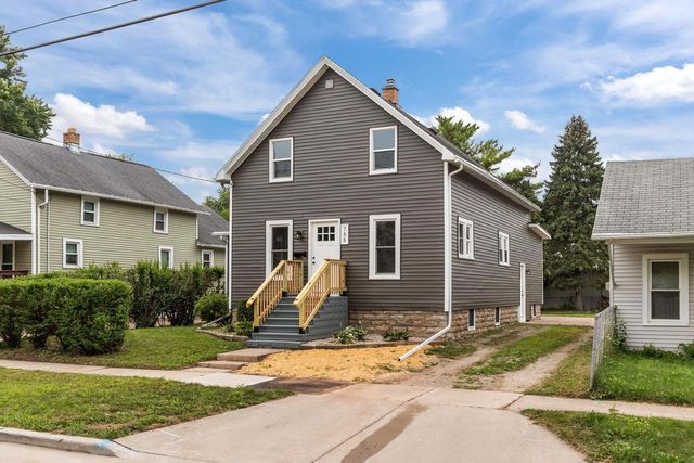 755 OAK STREET, Oshkosh, WI 54901