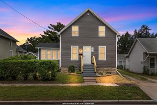 755 OAK STREET, Oshkosh, WI 54901