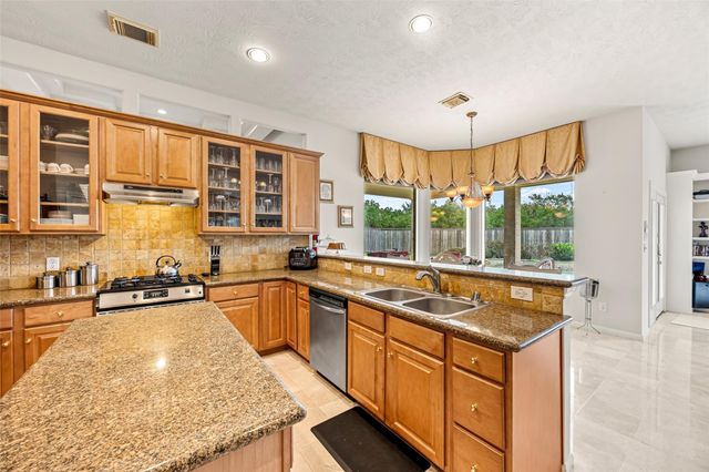 1112 Breckonridge Circle, Pearland, TX 77581