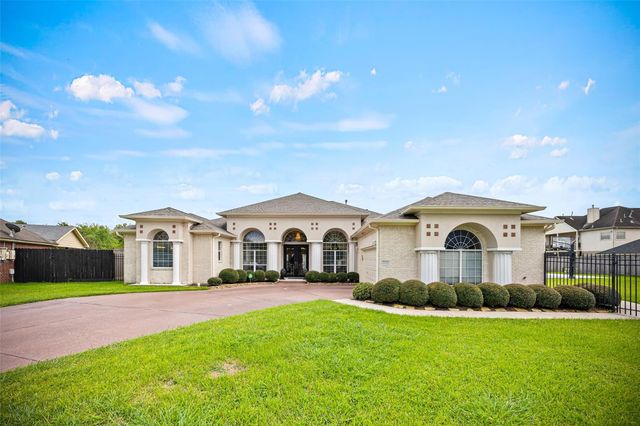 1112 Breckonridge Circle, Pearland, TX 77581