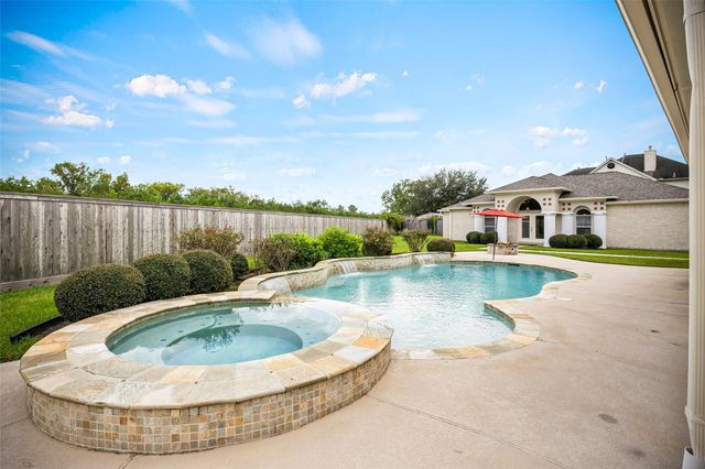 1112 Breckonridge Circle, Pearland, TX 77581