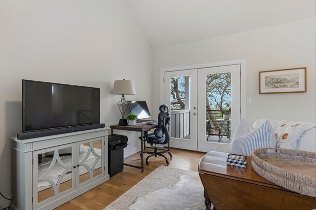 501 Alva DR, Briarcliff, TX 78669