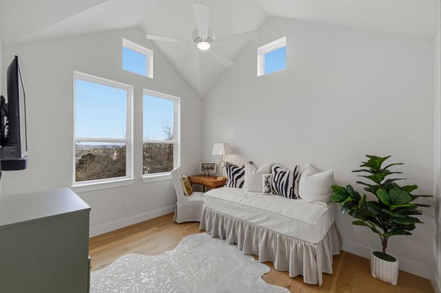 501 Alva DR, Briarcliff, TX 78669