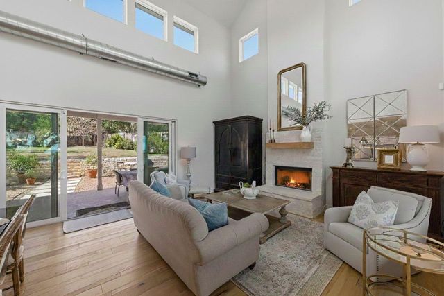 501 Alva DR, Briarcliff, TX 78669