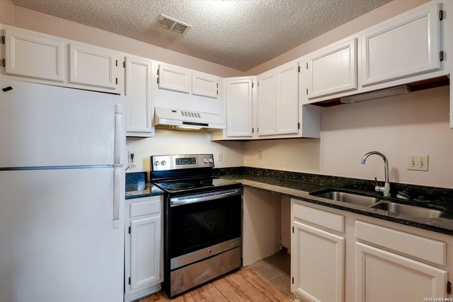8655 Datapoint Dr Unit 210B, San Antonio, TX 78229