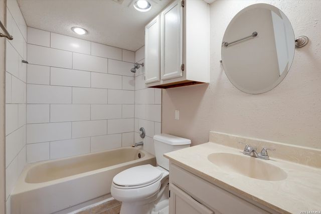 8655 Datapoint Dr Unit 210B, San Antonio, TX 78229