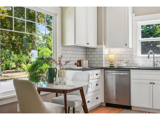 6804 Ne Davis St, Portland, OR 97213