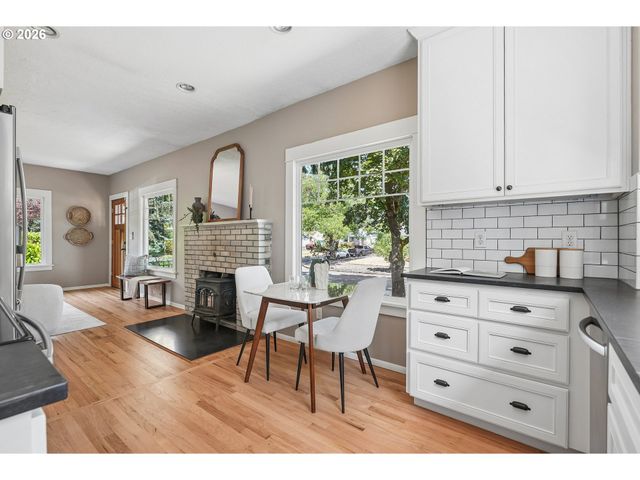 6804 Ne Davis St, Portland, OR 97213