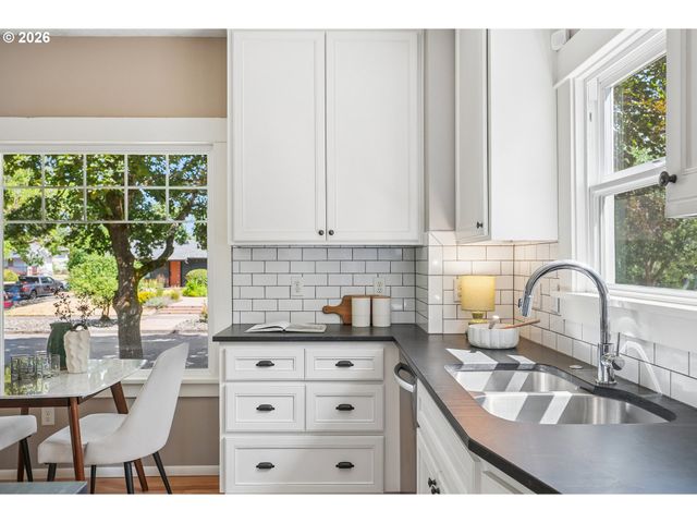 6804 Ne Davis St, Portland, OR 97213