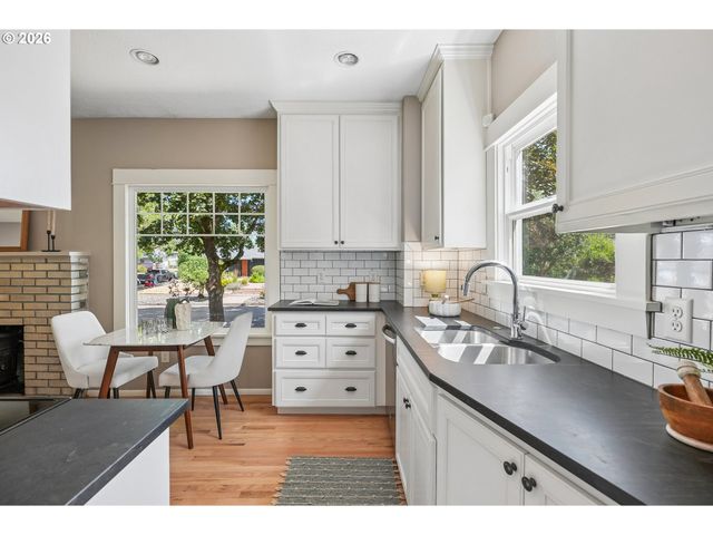 6804 Ne Davis St, Portland, OR 97213