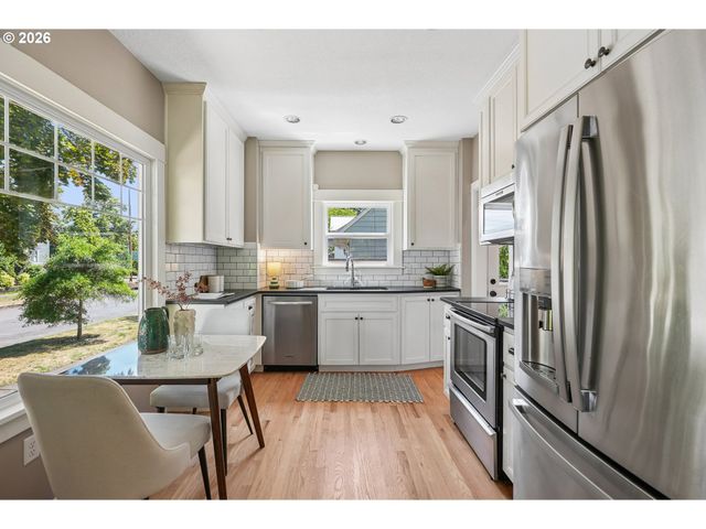 6804 Ne Davis St, Portland, OR 97213