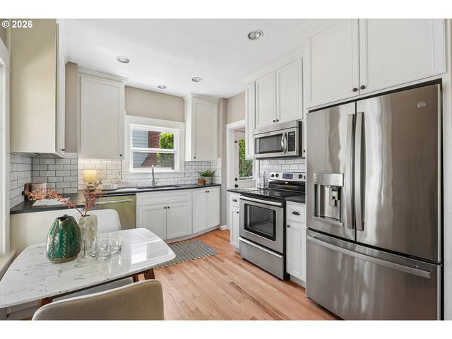 6804 Ne Davis St, Portland, OR 97213