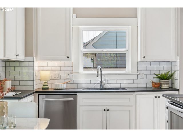 6804 Ne Davis St, Portland, OR 97213