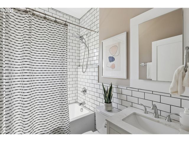 6804 Ne Davis St, Portland, OR 97213