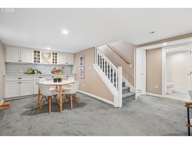 6804 Ne Davis St, Portland, OR 97213