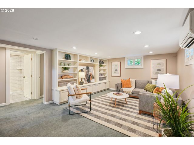 6804 Ne Davis St, Portland, OR 97213