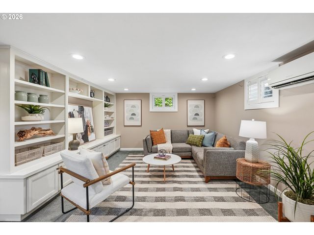6804 Ne Davis St, Portland, OR 97213