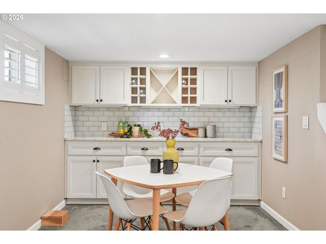 6804 Ne Davis St, Portland, OR 97213