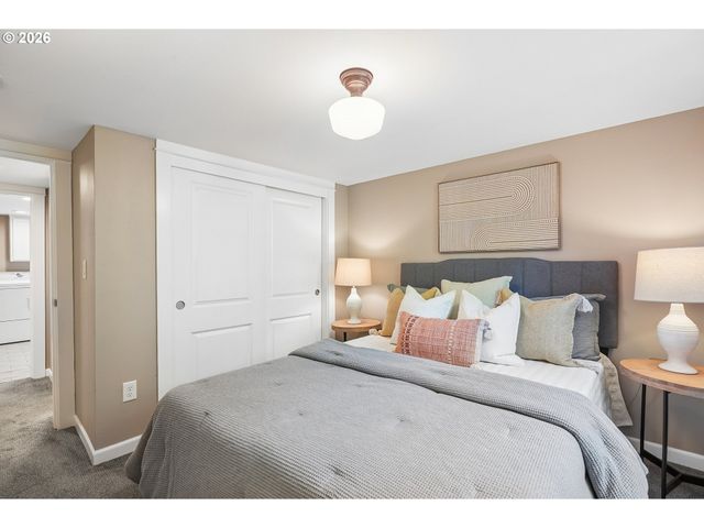6804 Ne Davis St, Portland, OR 97213