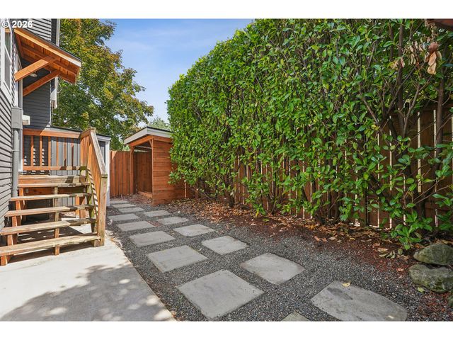 6804 Ne Davis St, Portland, OR 97213