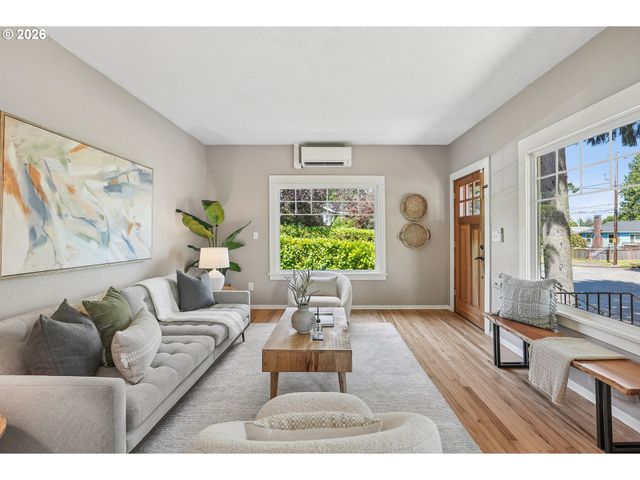6804 Ne Davis St, Portland, OR 97213