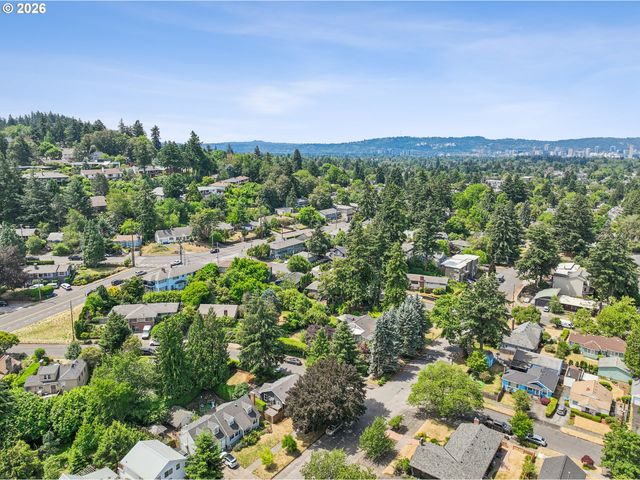 6804 Ne Davis St, Portland, OR 97213