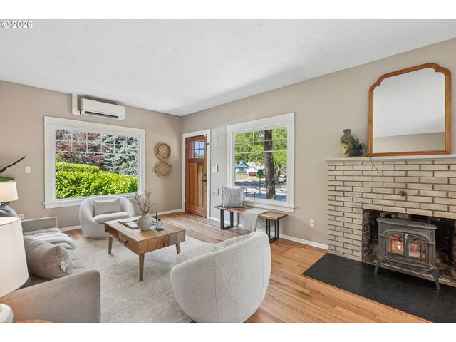 6804 Ne Davis St, Portland, OR 97213