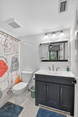 1801 Presidential Way D204, West Palm Beach, FL 33401