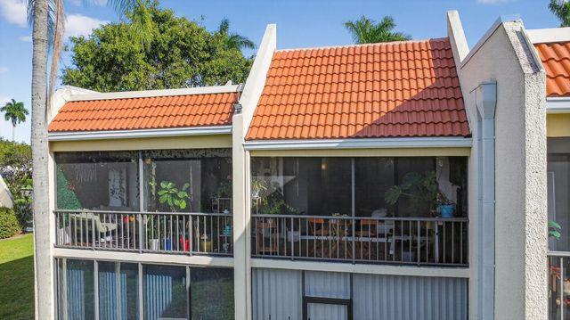 1801 Presidential Way D204, West Palm Beach, FL 33401