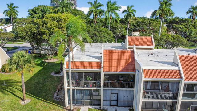 1801 Presidential Way D204, West Palm Beach, FL 33401
