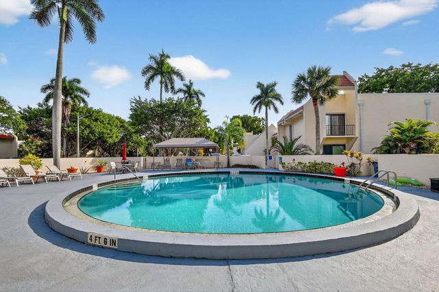 1801 Presidential Way D204, West Palm Beach, FL 33401