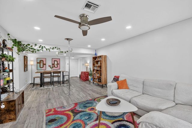 1801 Presidential Way D204, West Palm Beach, FL 33401