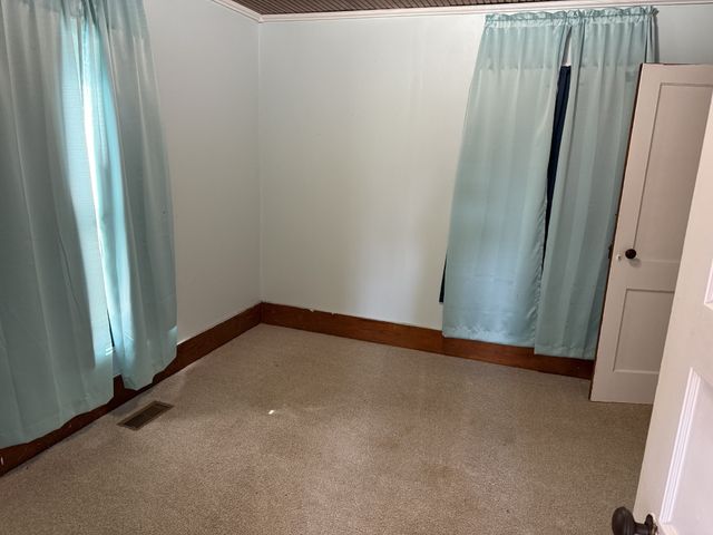 21625 Seminary St, Hollow Rock, TN 38342