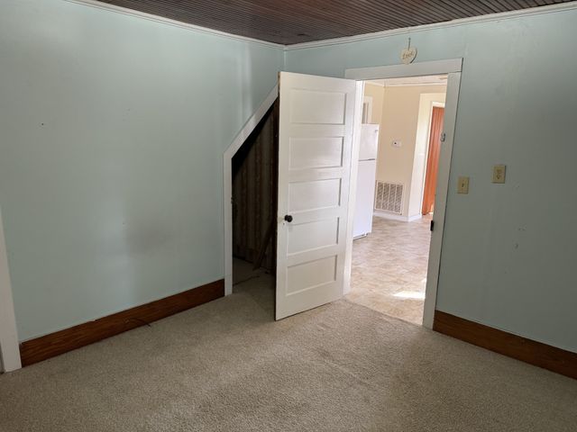 21625 Seminary St, Hollow Rock, TN 38342