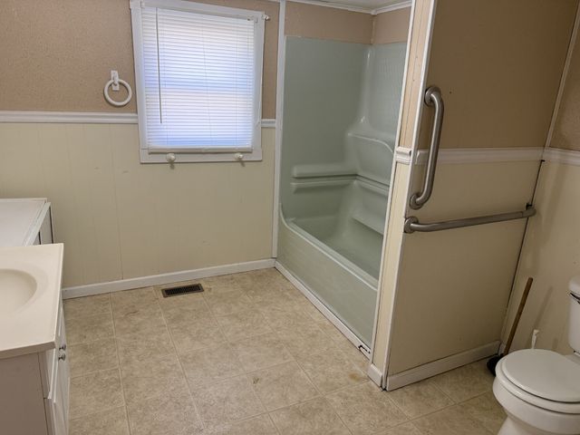 21625 Seminary St, Hollow Rock, TN 38342