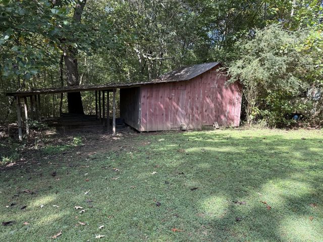 21625 Seminary St, Hollow Rock, TN 38342