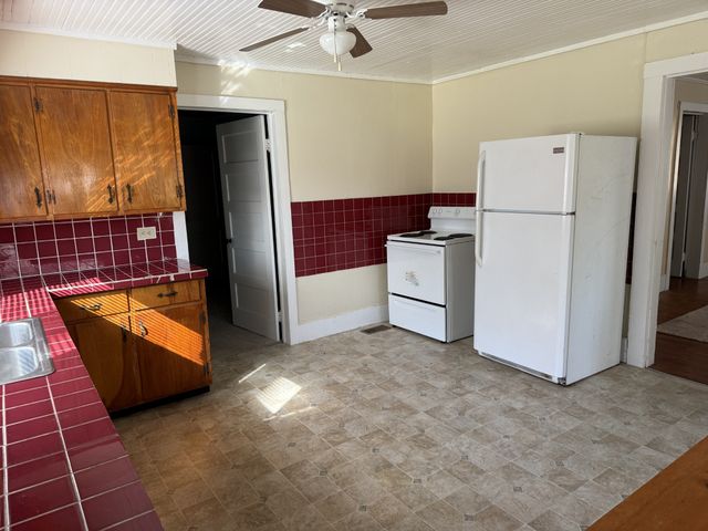 21625 Seminary St, Hollow Rock, TN 38342