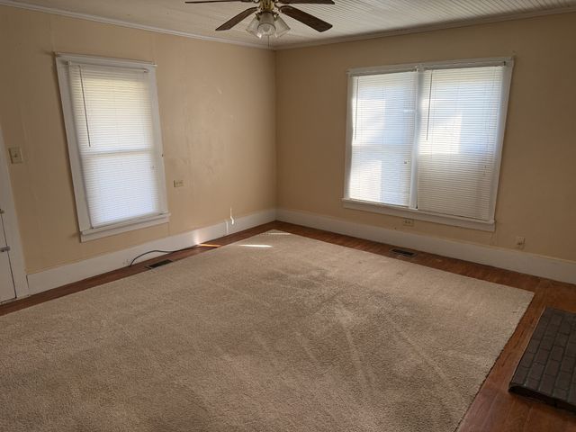 21625 Seminary St, Hollow Rock, TN 38342